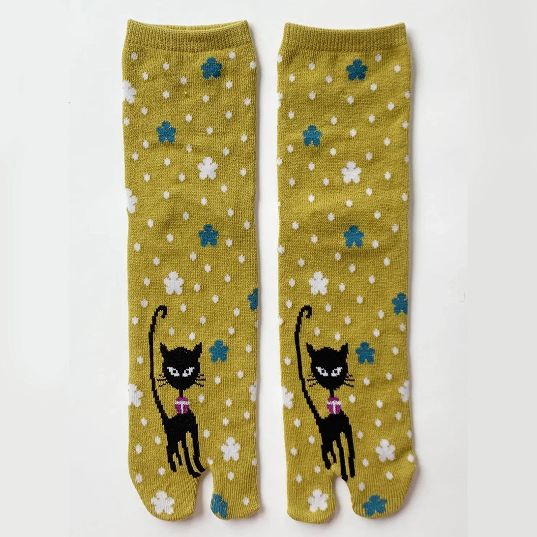 Black Kitty Tabi Socks in Dark Yellow