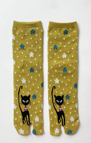 Black Kitty Tabi Socks in Dark Yellow